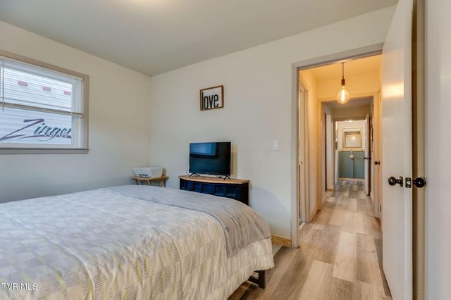 2104 Miller Lane, Johnson City, TN 37604