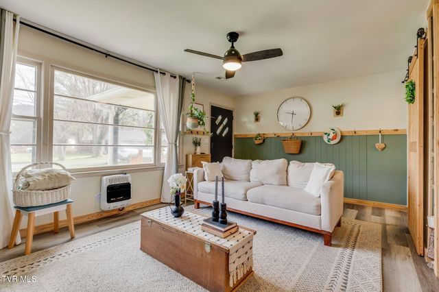 2104 Miller Lane, Johnson City, TN 37604