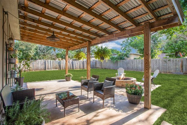 217 N Heights Drive, Crowley, TX 76036
