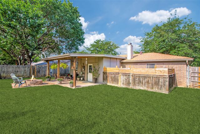 217 N Heights Drive, Crowley, TX 76036