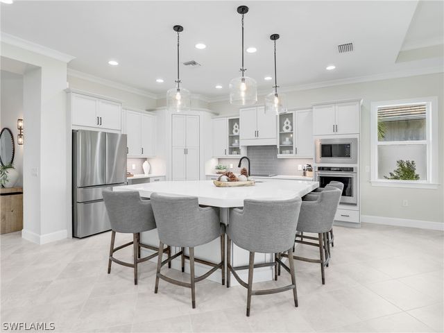 8850 Calypso CT, Naples, FL 34112