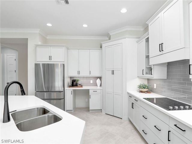 8850 Calypso CT, Naples, FL 34112