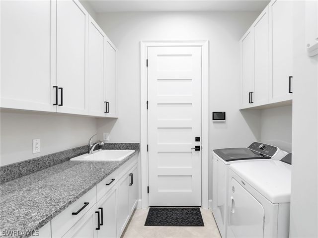 8850 Calypso CT, Naples, FL 34112