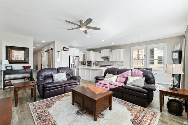 1952 E BLUFFSIDE CIR, Sandy, UT 84092