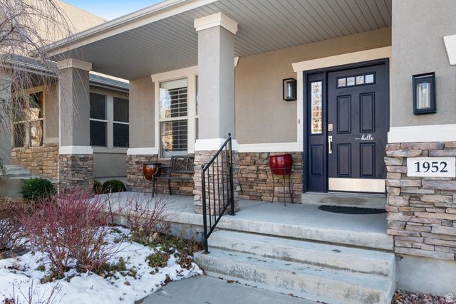 1952 E BLUFFSIDE CIR, Sandy, UT 84092