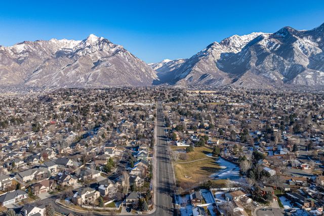 1952 E BLUFFSIDE CIR, Sandy, UT 84092