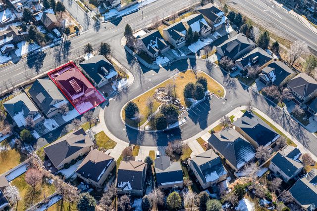 1952 E BLUFFSIDE CIR, Sandy, UT 84092