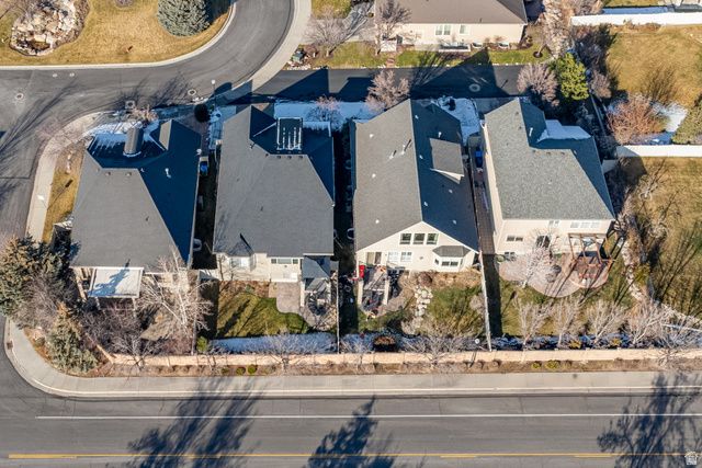 1952 E BLUFFSIDE CIR, Sandy, UT 84092