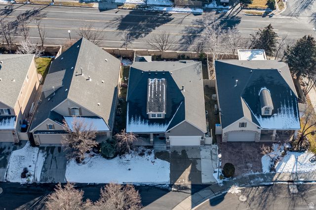 1952 E BLUFFSIDE CIR, Sandy, UT 84092