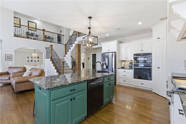 1729 NE Woodland Shores Court, Lee's Summit, MO 64086