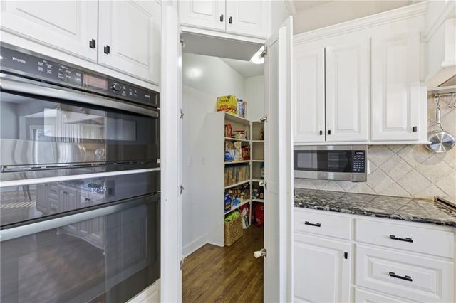 1729 NE Woodland Shores Court, Lee's Summit, MO 64086