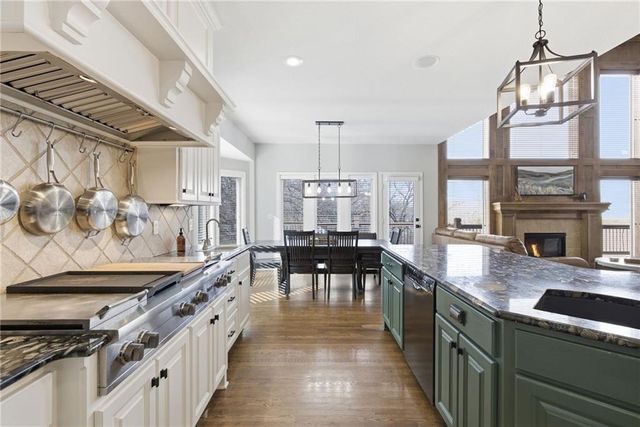 1729 NE Woodland Shores Court, Lee's Summit, MO 64086