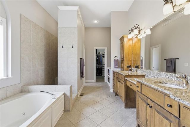 1729 NE Woodland Shores Court, Lee's Summit, MO 64086