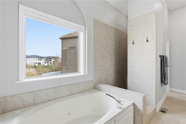 1729 NE Woodland Shores Court, Lee's Summit, MO 64086