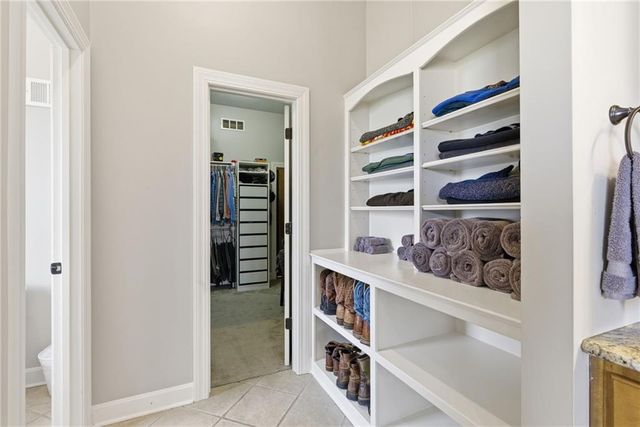 1729 NE Woodland Shores Court, Lee's Summit, MO 64086