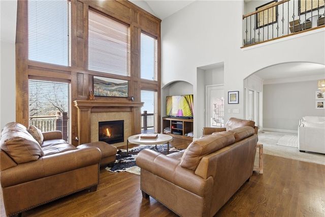 1729 NE Woodland Shores Court, Lee's Summit, MO 64086