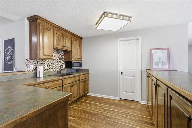 1729 NE Woodland Shores Court, Lee's Summit, MO 64086