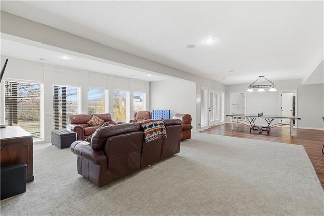 1729 NE Woodland Shores Court, Lee's Summit, MO 64086