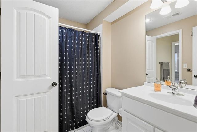 1729 NE Woodland Shores Court, Lee's Summit, MO 64086