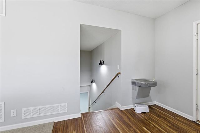 1729 NE Woodland Shores Court, Lee's Summit, MO 64086