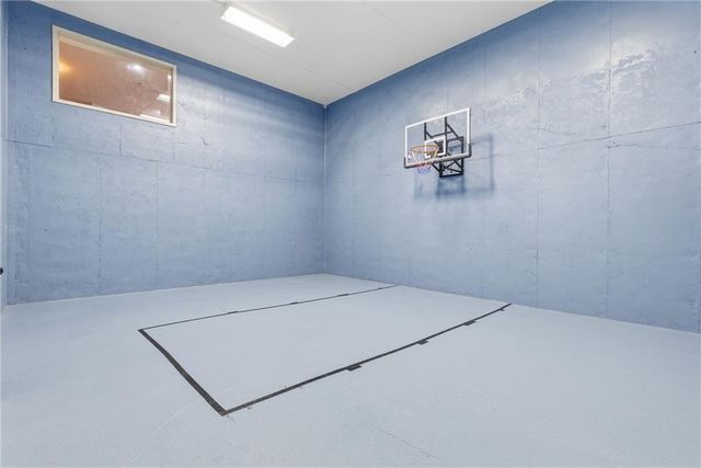 1729 NE Woodland Shores Court, Lee's Summit, MO 64086