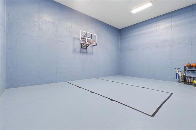 1729 NE Woodland Shores Court, Lee's Summit, MO 64086