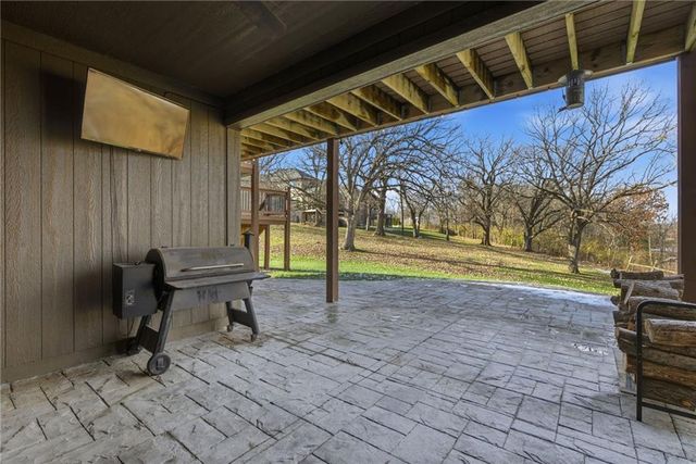 1729 NE Woodland Shores Court, Lee's Summit, MO 64086