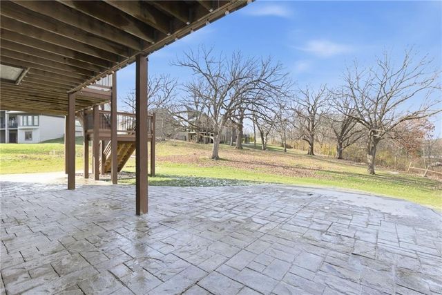 1729 NE Woodland Shores Court, Lee's Summit, MO 64086