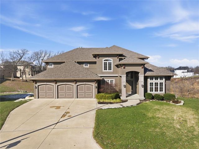 1729 NE Woodland Shores Court, Lee's Summit, MO 64086
