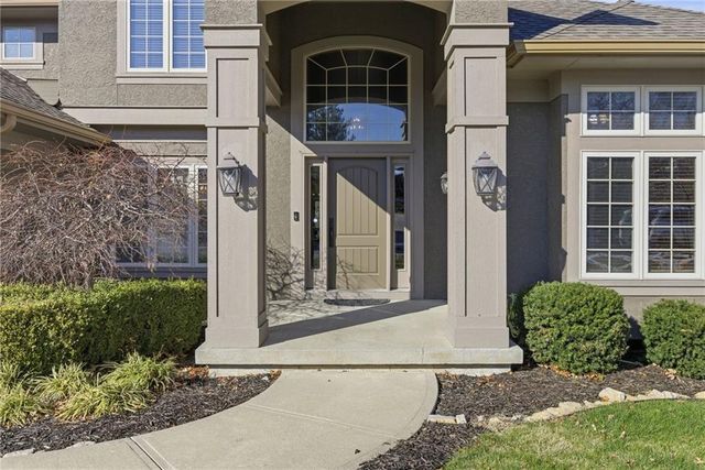 1729 NE Woodland Shores Court, Lee's Summit, MO 64086