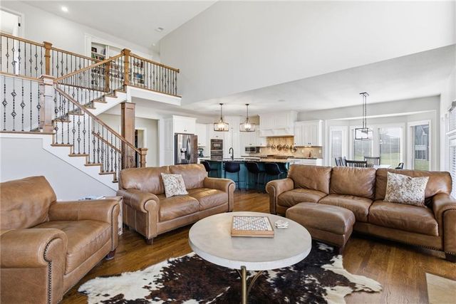 1729 NE Woodland Shores Court, Lee's Summit, MO 64086