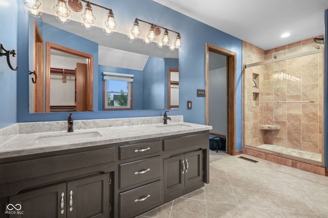 3622 Fountain View Drive, Greenwood, IN 46143
