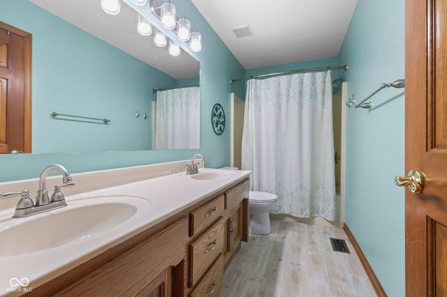 3622 Fountain View Drive, Greenwood, IN 46143