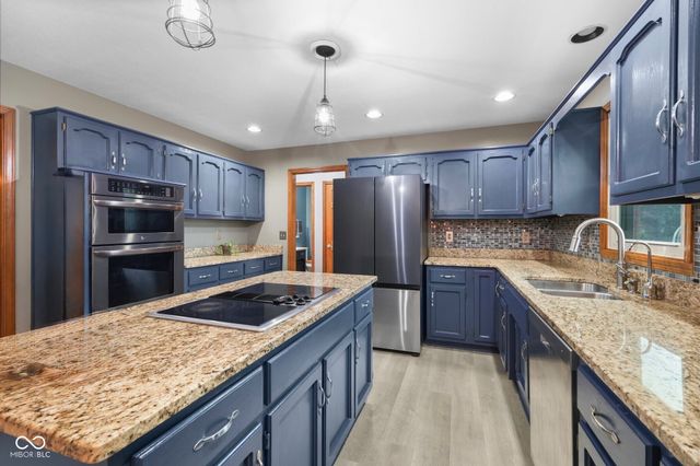 3622 Fountain View Drive, Greenwood, IN 46143