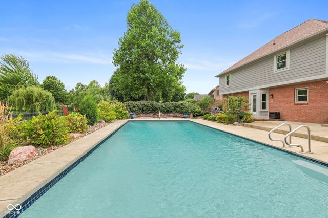3622 Fountain View Drive, Greenwood, IN 46143