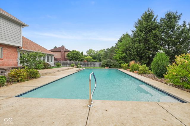 3622 Fountain View Drive, Greenwood, IN 46143