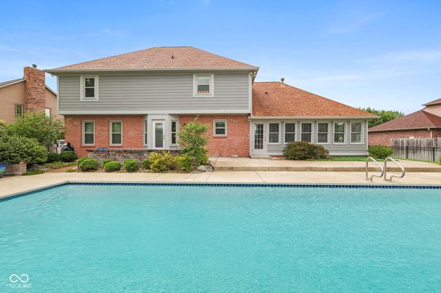 3622 Fountain View Drive, Greenwood, IN 46143