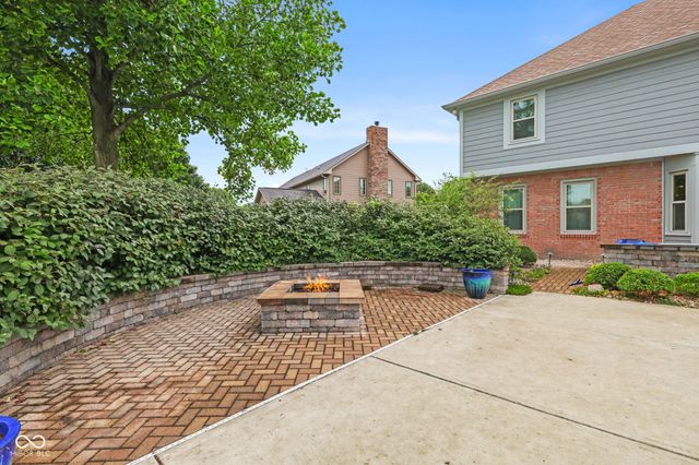 3622 Fountain View Drive, Greenwood, IN 46143