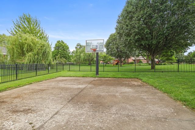 3622 Fountain View Drive, Greenwood, IN 46143