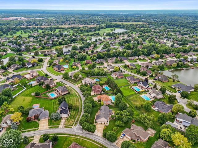 3622 Fountain View Drive, Greenwood, IN 46143