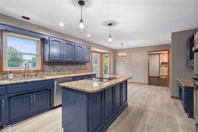 3622 Fountain View Drive, Greenwood, IN 46143