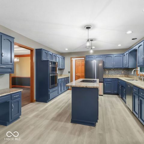 3622 Fountain View Drive, Greenwood, IN 46143