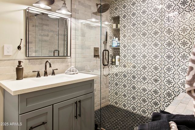 4836 E MOONLIGHT Way, Paradise Valley, AZ 85253