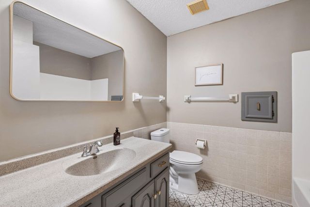 1790 Crestridge Lane, Eagan, MN 55122
