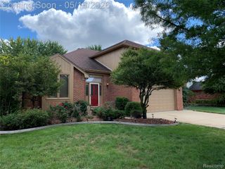 3263 Primrose Drive, Rochester Hills, MI 48307