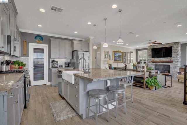 17863 Eastman Ct, Lathrop, CA 95330