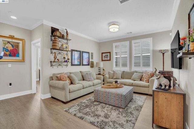 17863 Eastman Ct, Lathrop, CA 95330