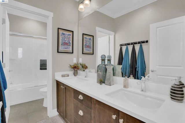 17863 Eastman Ct, Lathrop, CA 95330