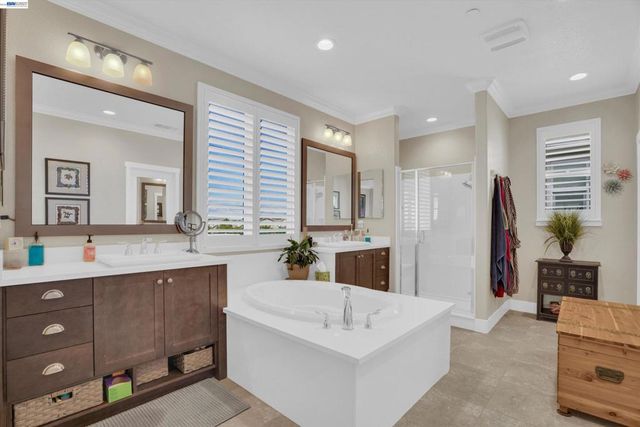 17863 Eastman Ct, Lathrop, CA 95330