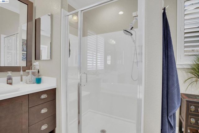 17863 Eastman Ct, Lathrop, CA 95330